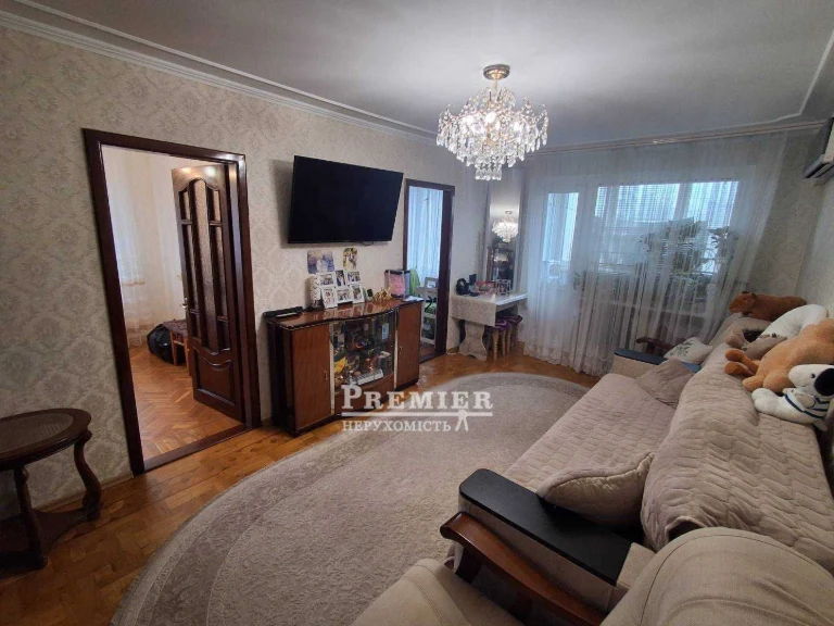 Продам 4-кімнатну квартиру 62 кв.м