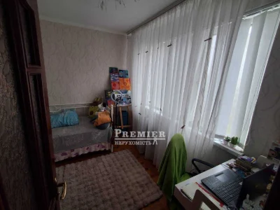 Продам 4-кімнатну квартиру 62 кв.м