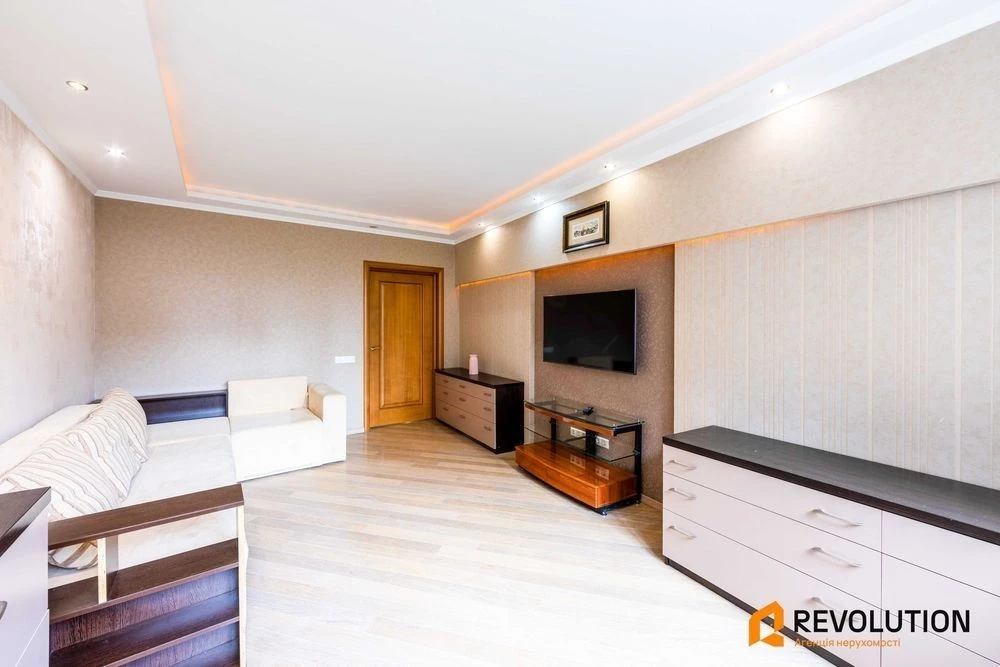 3-room apartment for sale 107.7m2, Dniprovska Naberezhna 2