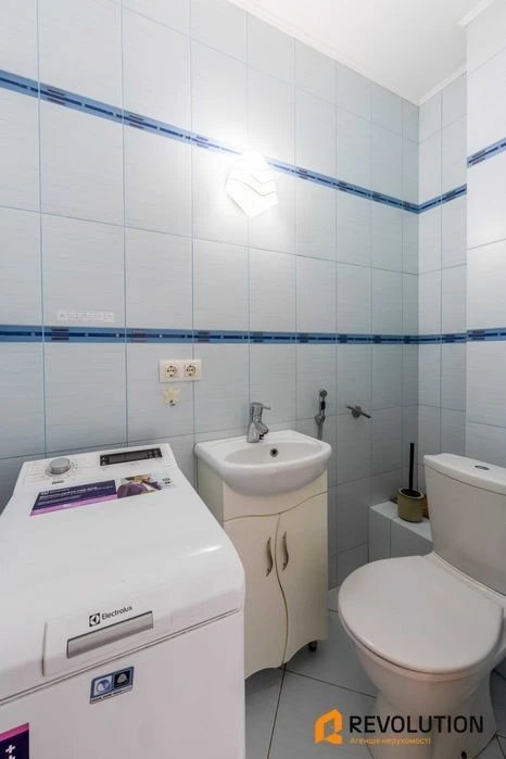 3-room apartment for sale 107.7m2, Dniprovska Naberezhna 2