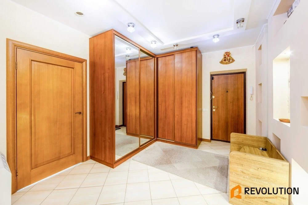 3-room apartment for sale 107.7m2, Dniprovska Naberezhna 2