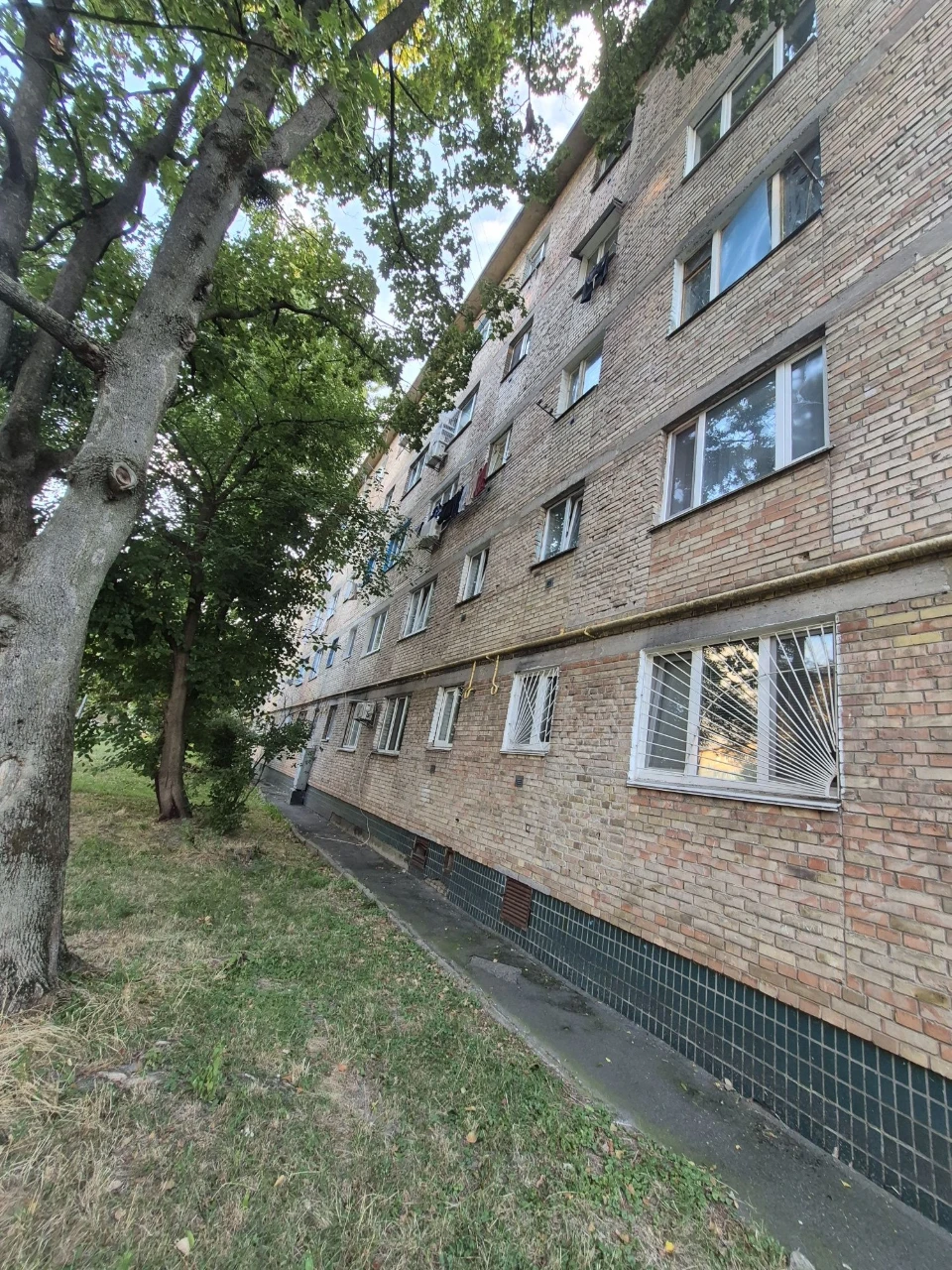 Продам 1-кімнатну,  Нивки,вул. Мрії 5в