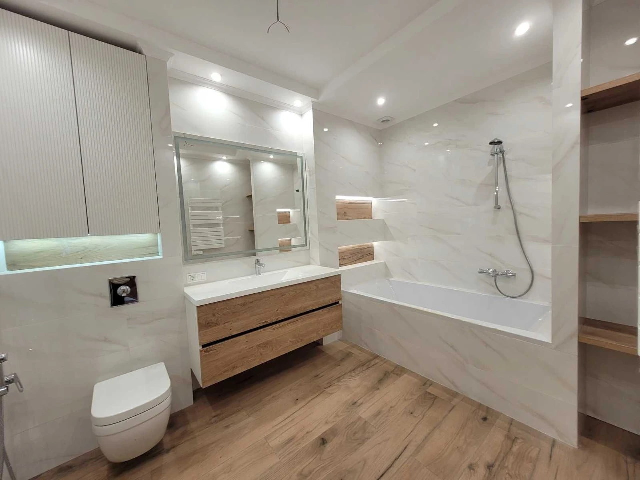 Продам новый дом в Центре Таирова. 5 Комнат. Академика Корол