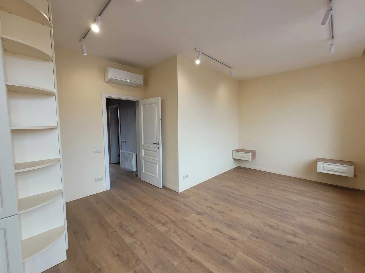 Продам новый дом в Центре Таирова. 5 Комнат. Академика Корол