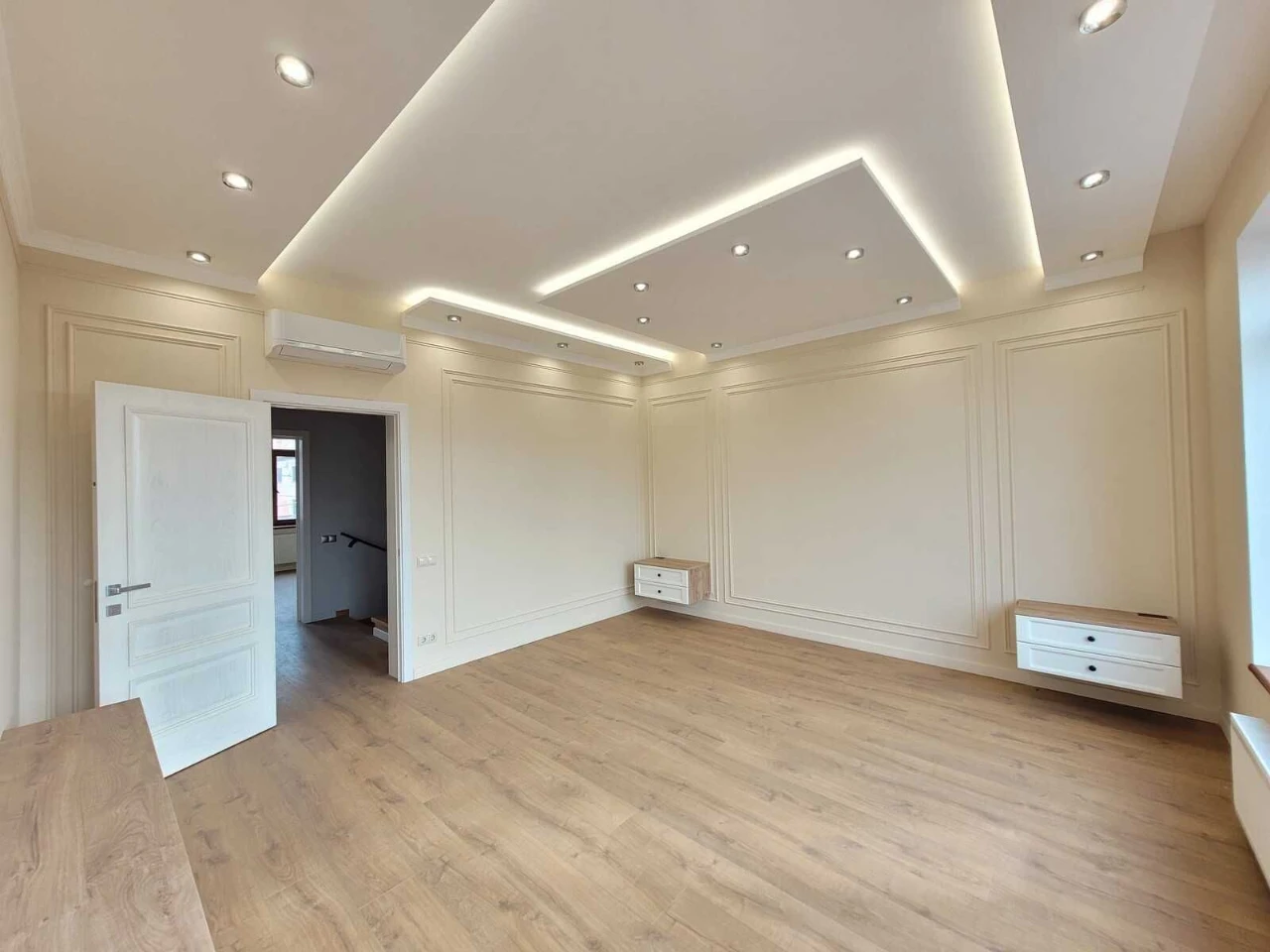 Продам новый дом в Центре Таирова. 5 Комнат. Академика Корол