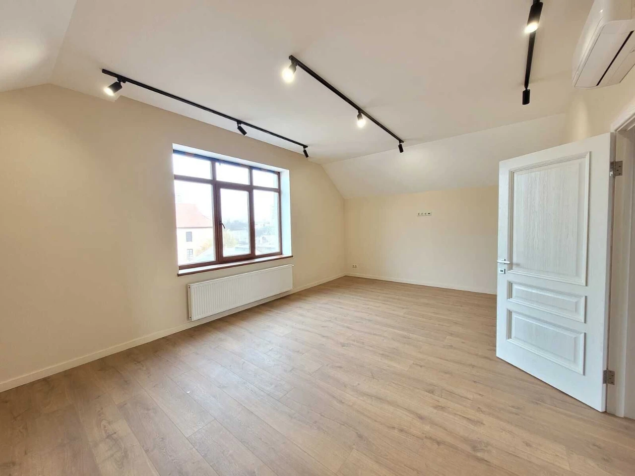 Продам новый дом в Центре Таирова. 5 Комнат. Академика Корол