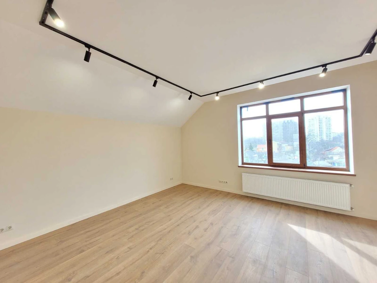 Продам новый дом в Центре Таирова. 5 Комнат. Академика Корол
