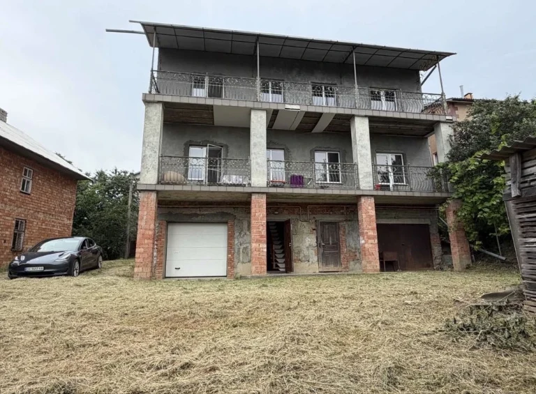 Продається  половина будинку:ДУПЛЕКС  4кімнати,2км від ЧНУ н