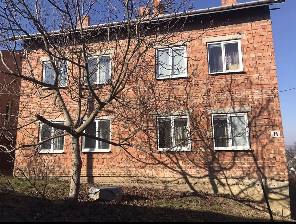 Продається  половина будинку:ДУПЛЕКС  4кімнати,2км від ЧНУ н