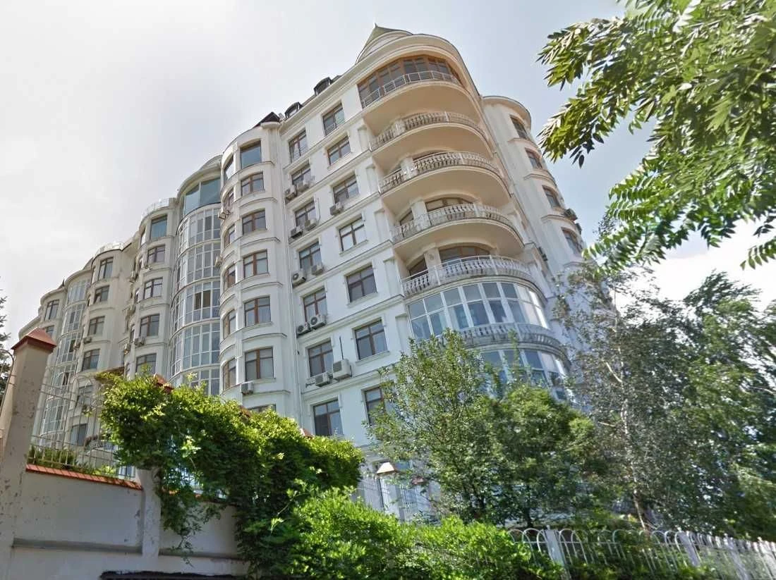 2 кімнатна квартира+ є паркінг, на Віце Адмірала Азарова, Ві