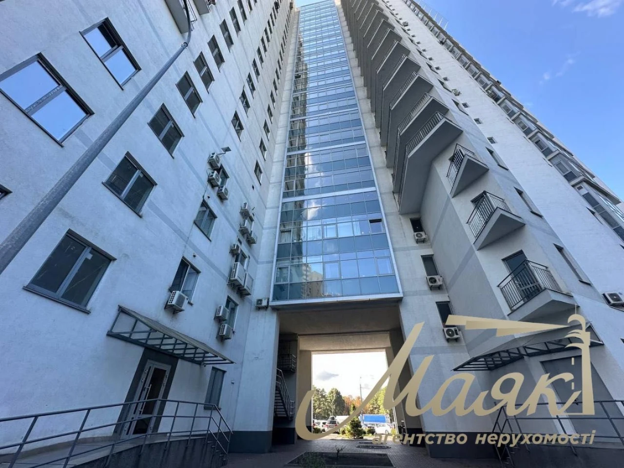 Продаж паркомісця 15 м2 в ЖК Артеміда, бульвар Дарницький 8-