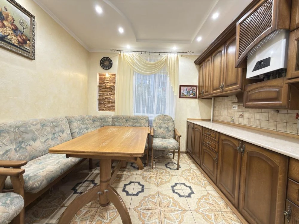 Продаж 3-х кімнатної квартири на Пасічній