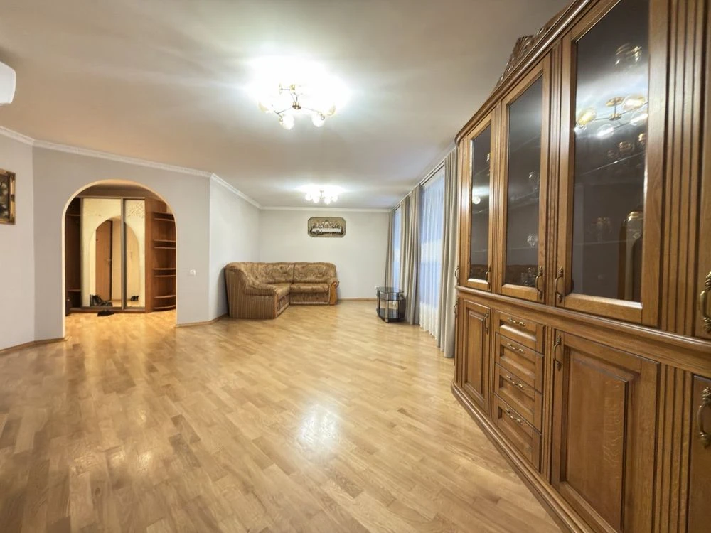 Продаж 3-х кімнатної квартири на Пасічній