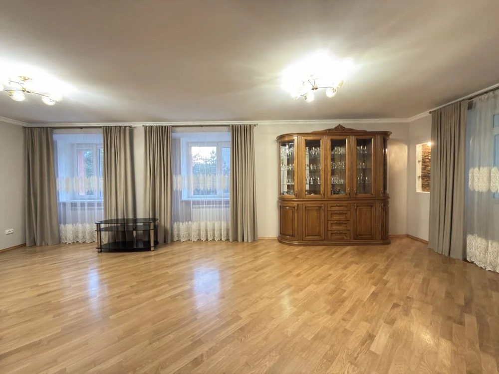Продаж 3-х кімнатної квартири на Пасічній