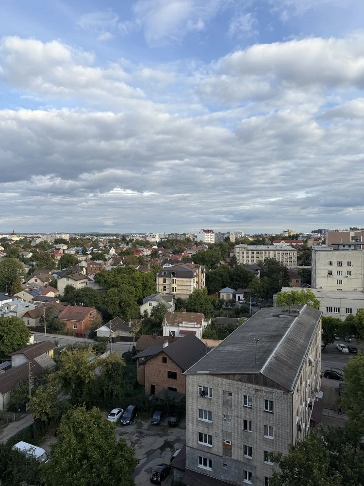 Видова однокімнатна квартира з ремонтом у центрі