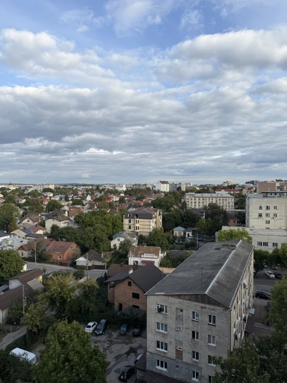 Видова однокімнатна квартира з ремонтом у центрі