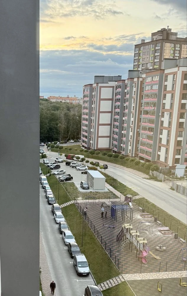 Продається сучасна 3-кімнатна квартира в ЖК «Варшавський»