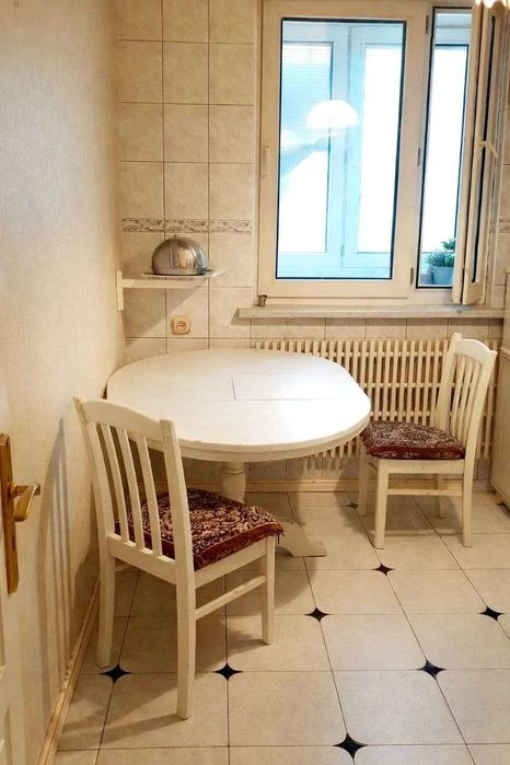Selling a 3-room apartment on the 2nd floor of a 9th-story building. Price: 27,000 rubles (404771).