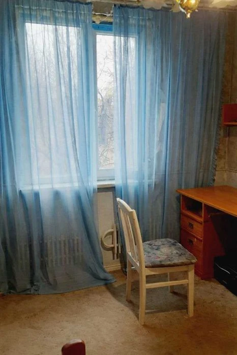 Selling a 3-room apartment on the 2nd floor of a 9th-story building. Price: 27,000 rubles (404771).