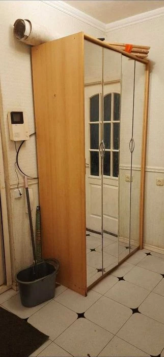 Selling a 3-room apartment on the 2nd floor of a 9th-story building. Price: 27,000 rubles (404771).