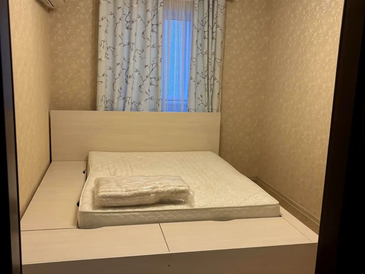 Оренда квартири 2-кімн. 72 м² 8/10 пов.