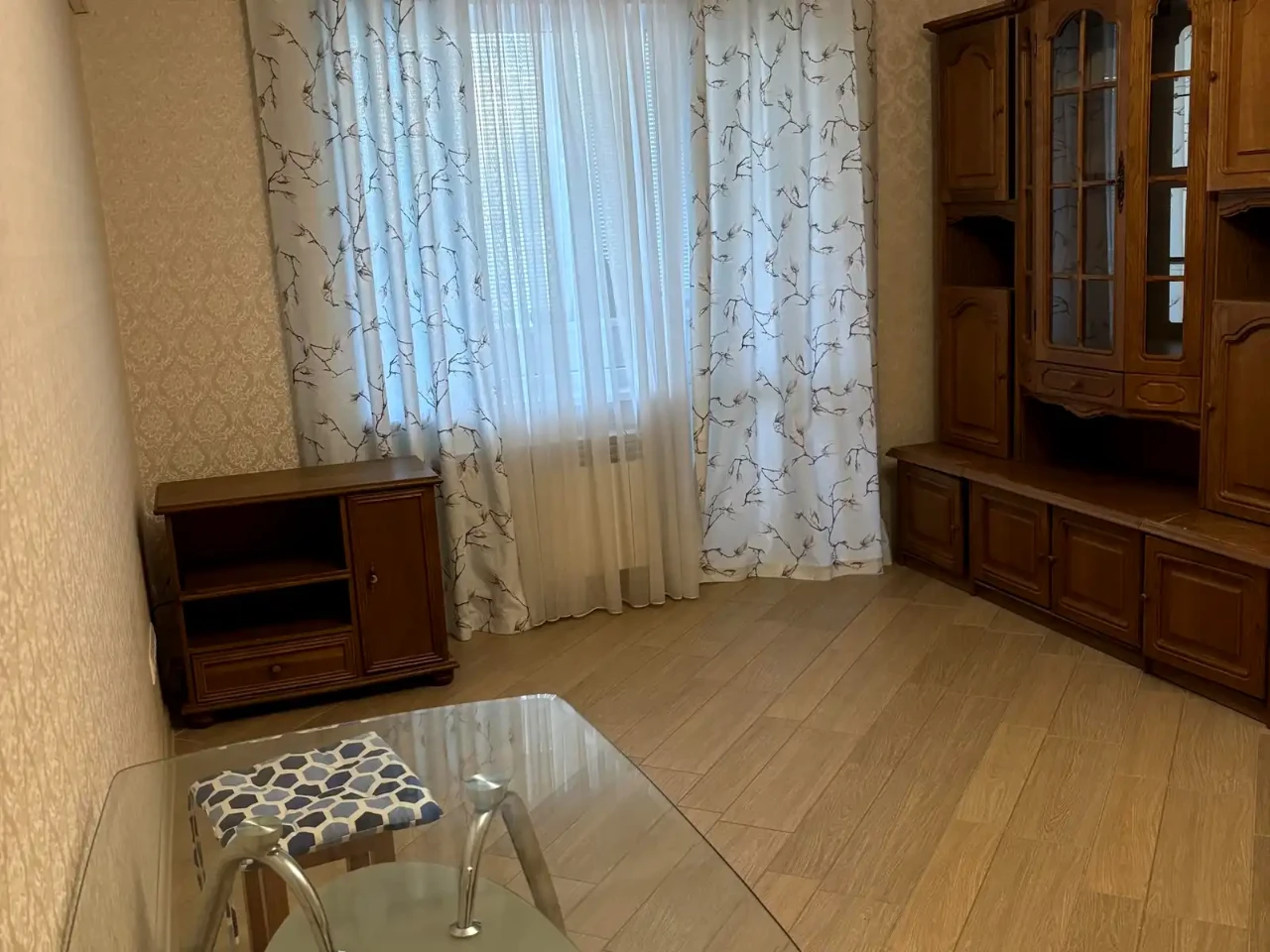 Оренда квартири 2-кімн. 72 м² 8/10 пов.