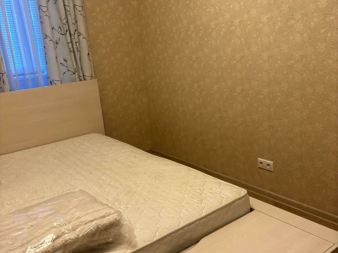 Оренда квартири 2-кімн. 72 м² 8/10 пов.