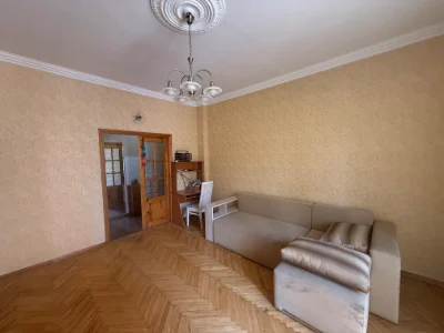 1 кімнатна сталінка з балконом Льва Толстого/ Кузнечна