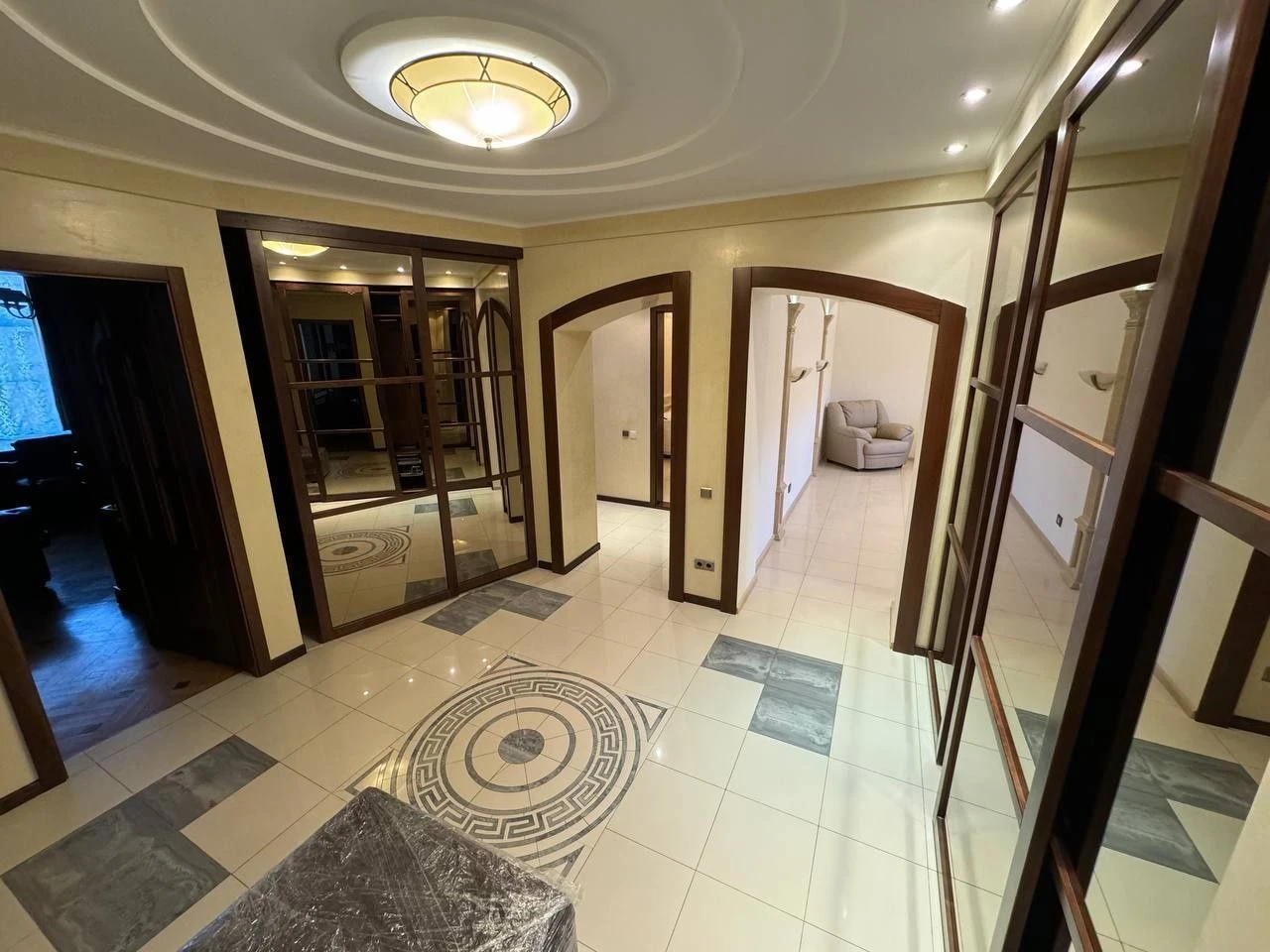 Елітна 4-к квартира 137 м² з класичним ремонтом — вул. Гонча