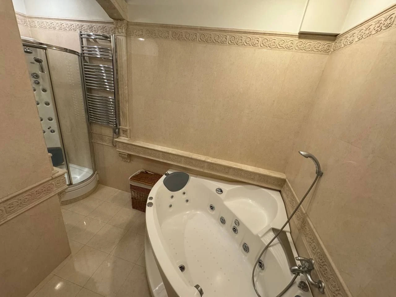 Елітна 4-к квартира 137 м² з класичним ремонтом — вул. Гонча
