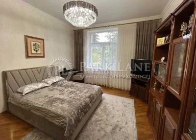 бульвар Верховної Ради, 13// 2-к квартира в сталінці 58 м²//