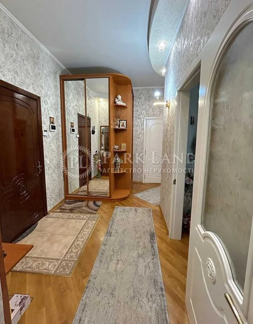 бульвар Верховної Ради, 13// 2-к квартира в сталінці 58 м²//