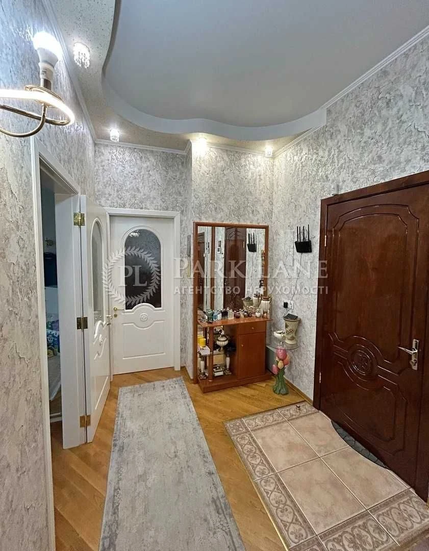бульвар Верховної Ради, 13// 2-к квартира в сталінці 58 м²//