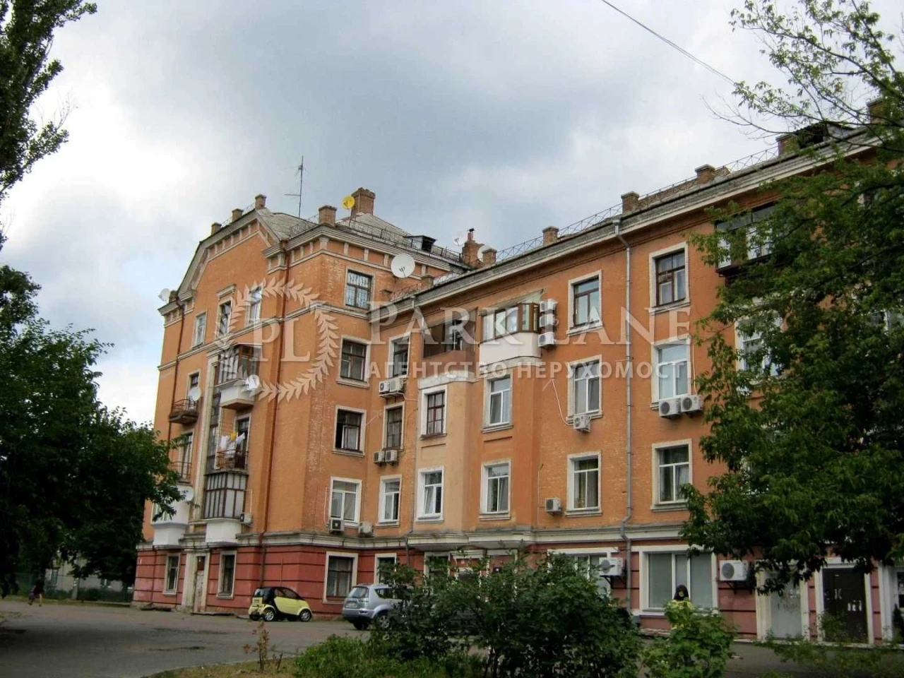 бульвар Верховної Ради, 13// 2-к квартира в сталінці 58 м²//