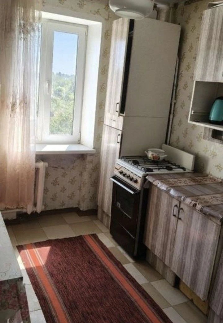 Продається 2к квартира.50м Космонавтів ( район 30 школи)