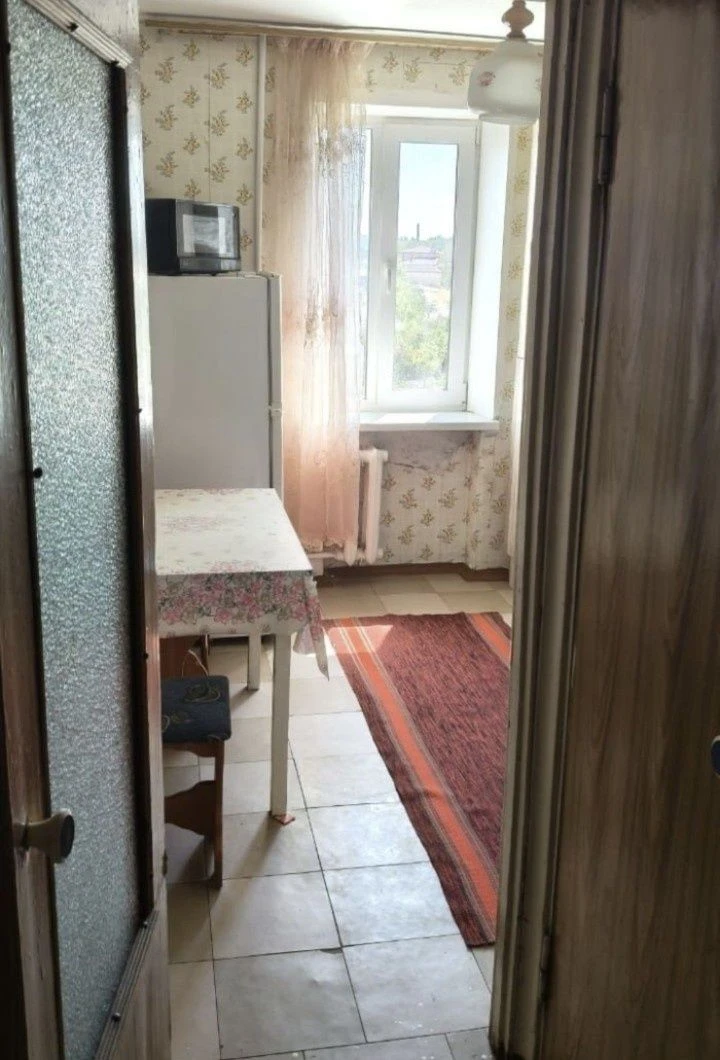 Продається 2к квартира.50м Космонавтів ( район 30 школи)