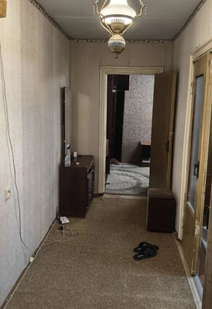 Продається 2к квартира.50м Космонавтів ( район 30 школи)