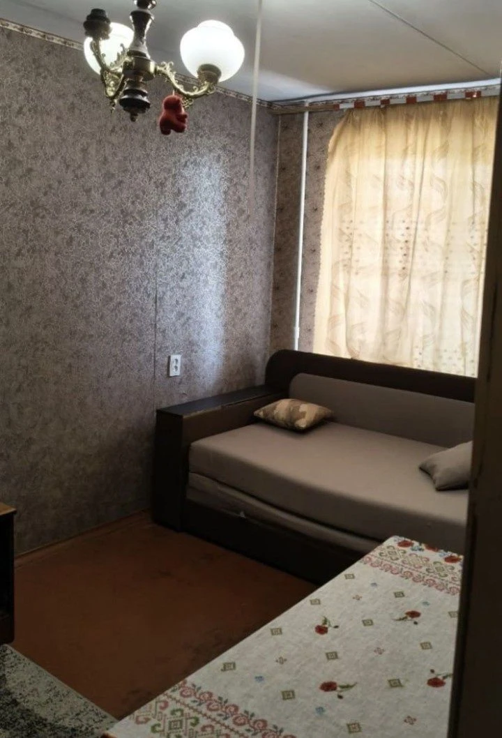 Продається 2к квартира.50м Космонавтів ( район 30 школи)
