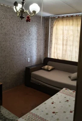 Продається 2к квартира.50м Космонавтів ( район 30 школи)