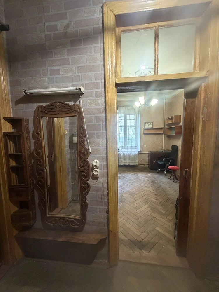 Продам 2к квартиру під ремонт, Петлюри 7/9