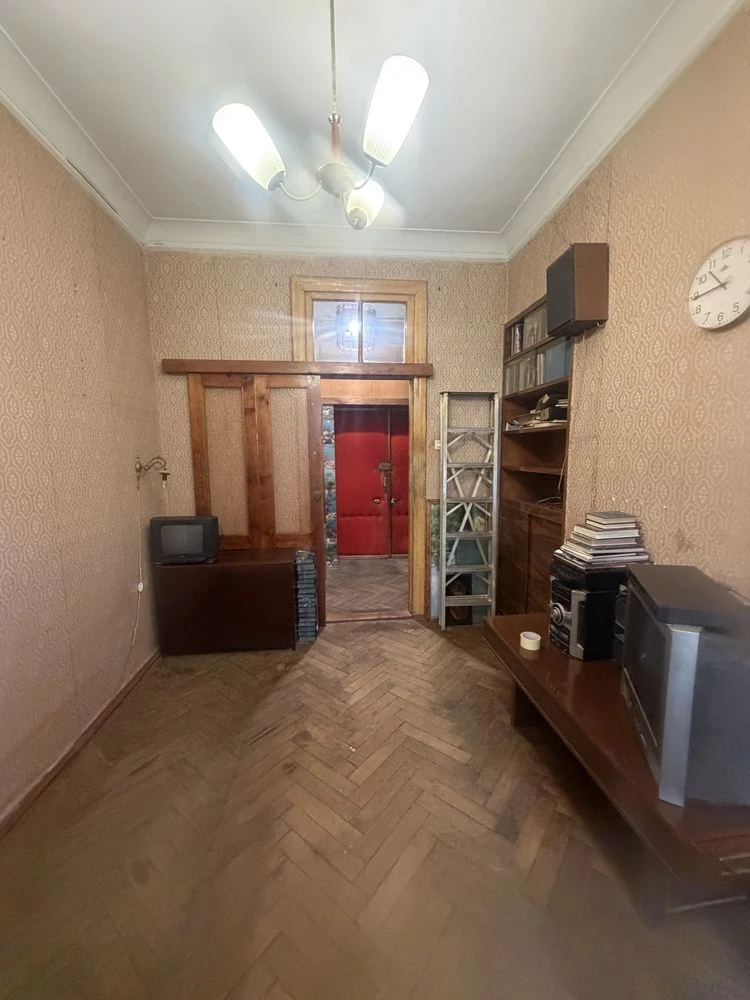 Продам 2к квартиру під ремонт, Петлюри 7/9