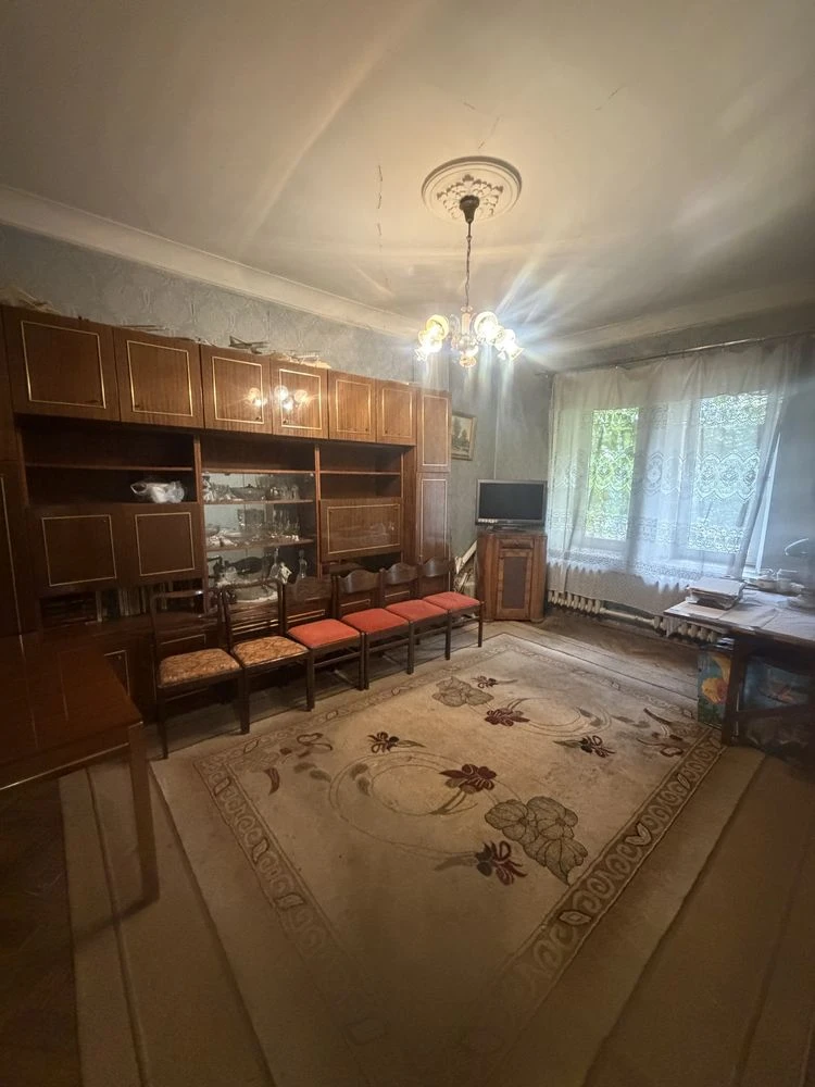 Продам 2к квартиру під ремонт, Петлюри 7/9