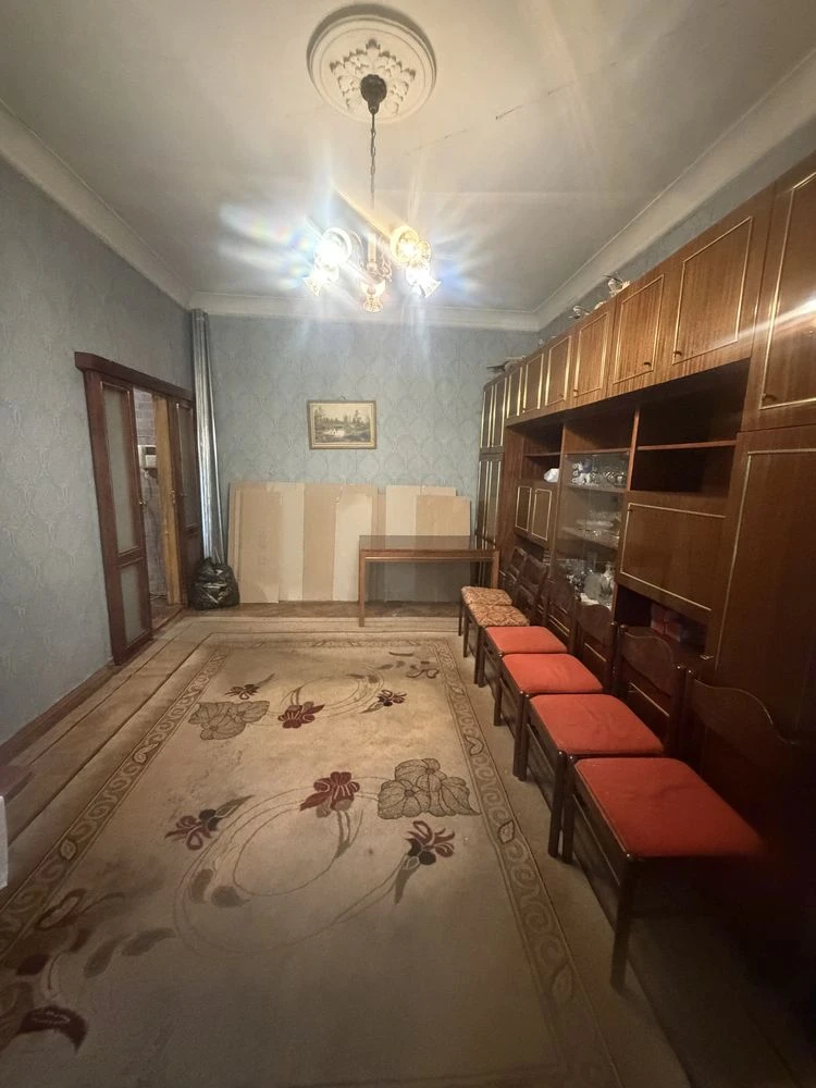 Продам 2к квартиру під ремонт, Петлюри 7/9