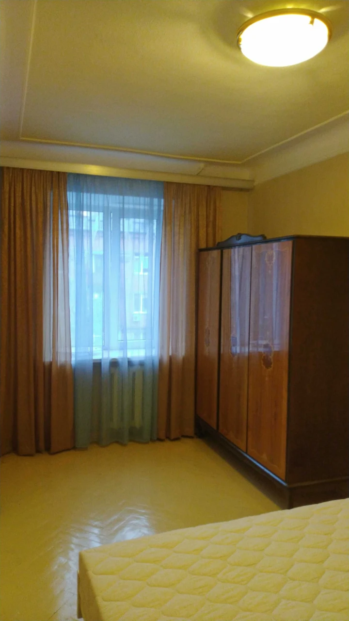 Продам 3к.кв. Кустанайська 10, ст.м. Деміївська