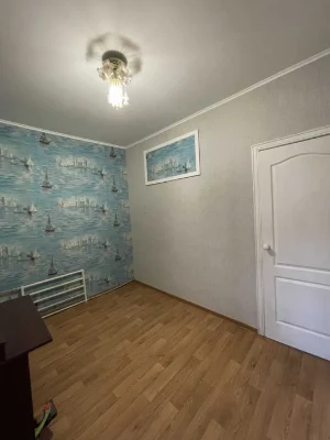 4-комнатная квартира в крепком доме в центре города на ул.