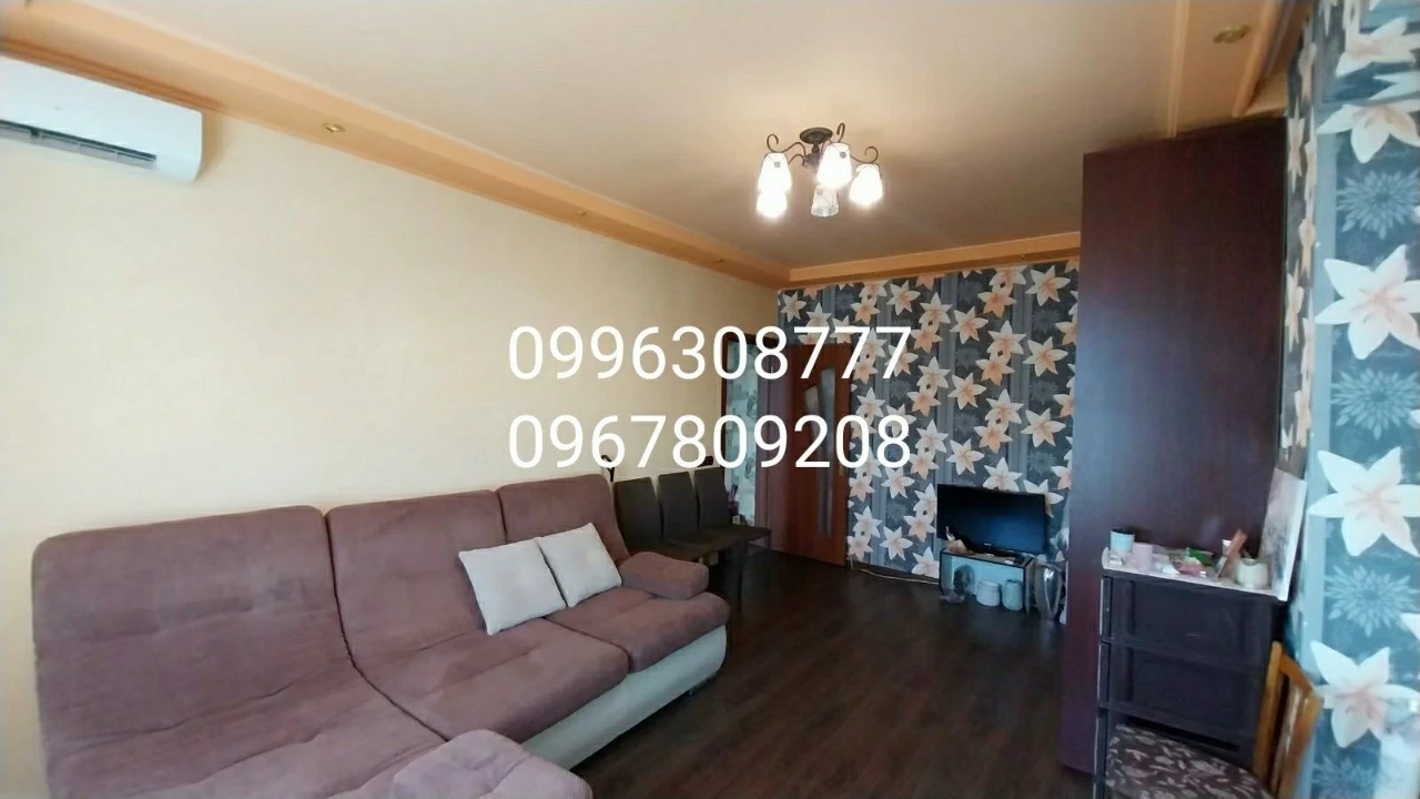 Selling a 2-room apartment with an improved layout near Metro.