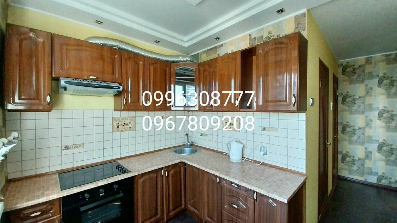 Selling a 2-room apartment with an improved layout near Metro.