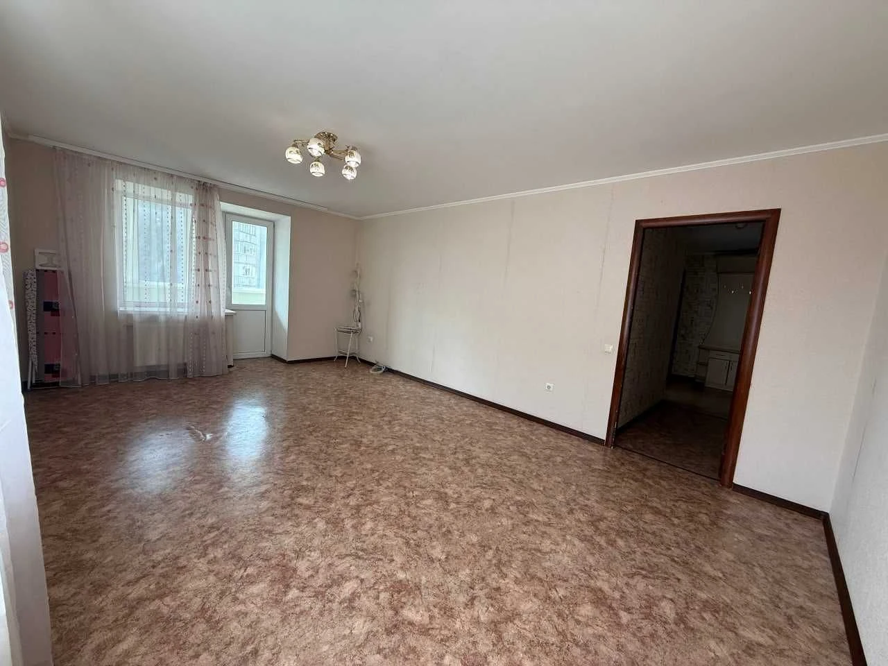 Продаж 2-кімнатної квартири пр. Лушпи