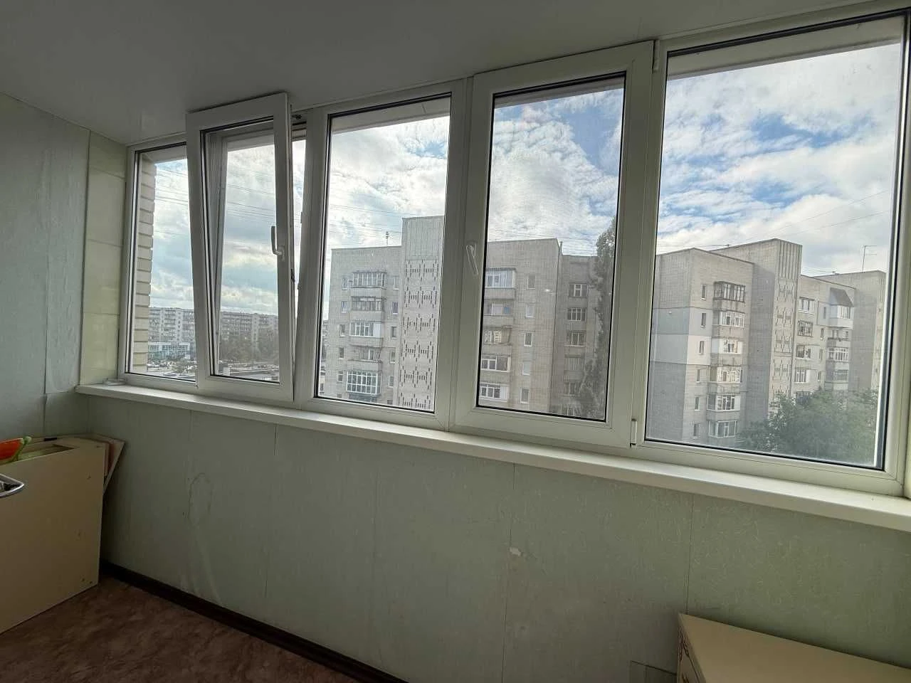 Продаж 2-кімнатної квартири пр. Лушпи