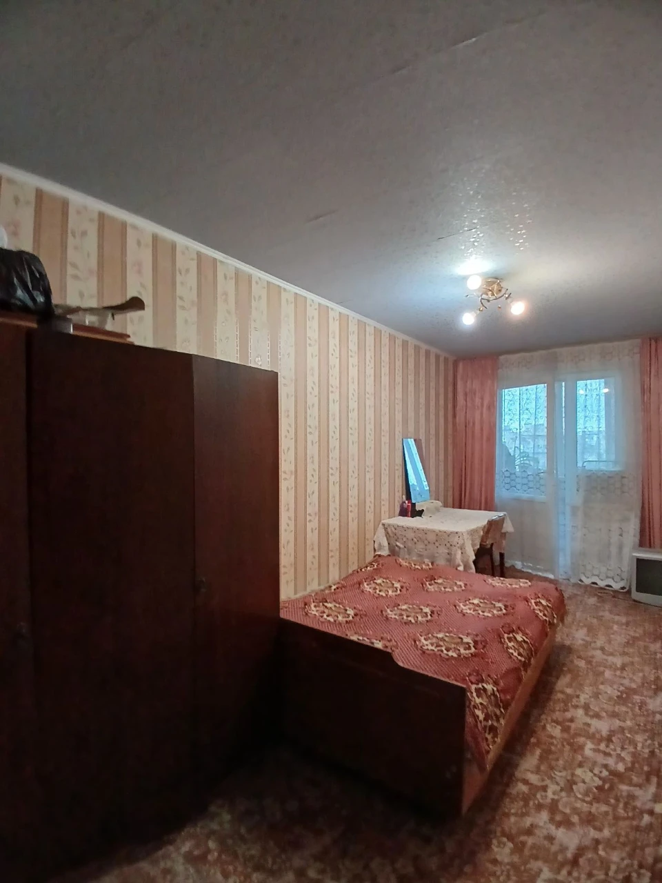 Оренда кімнати квартири Тичини Павла просп. 14а в Києві / W-